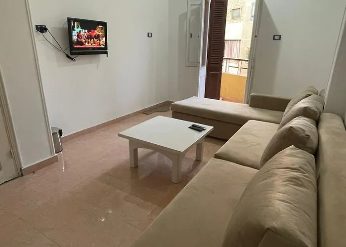 شقه مميزه غرفتين وسط الغردقه بميدان السقاله الغردقة